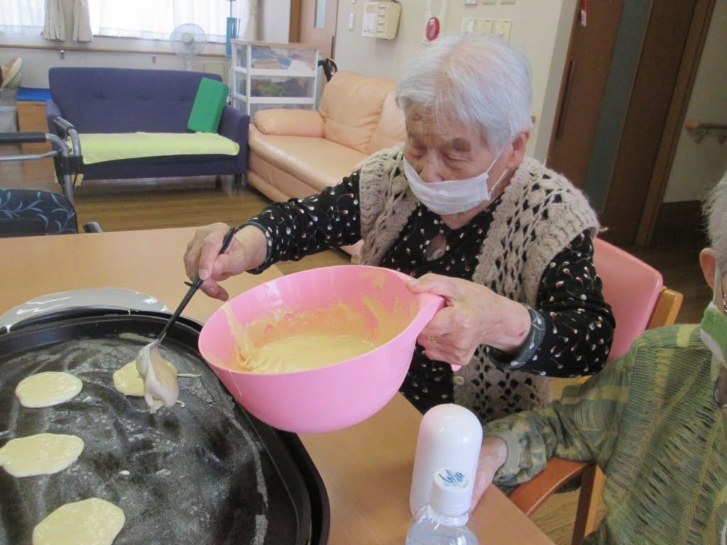 神谷川GH＿ホットケーキを焼く２