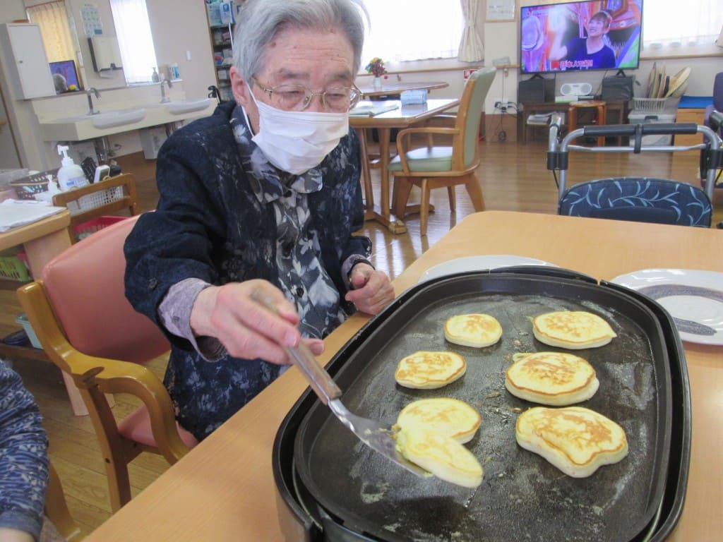 神谷川GH＿ホットケーキを焼く５