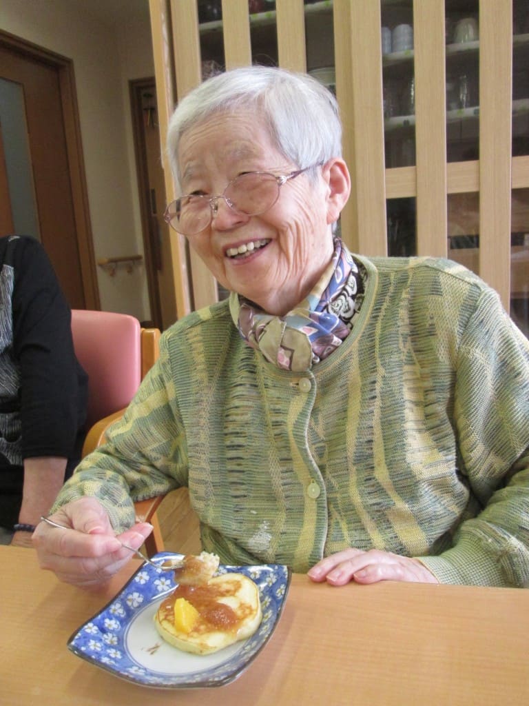 神谷川GH＿作ったホットケーキをいただく４