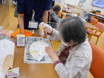 個性豊かな扇子の出来上がり