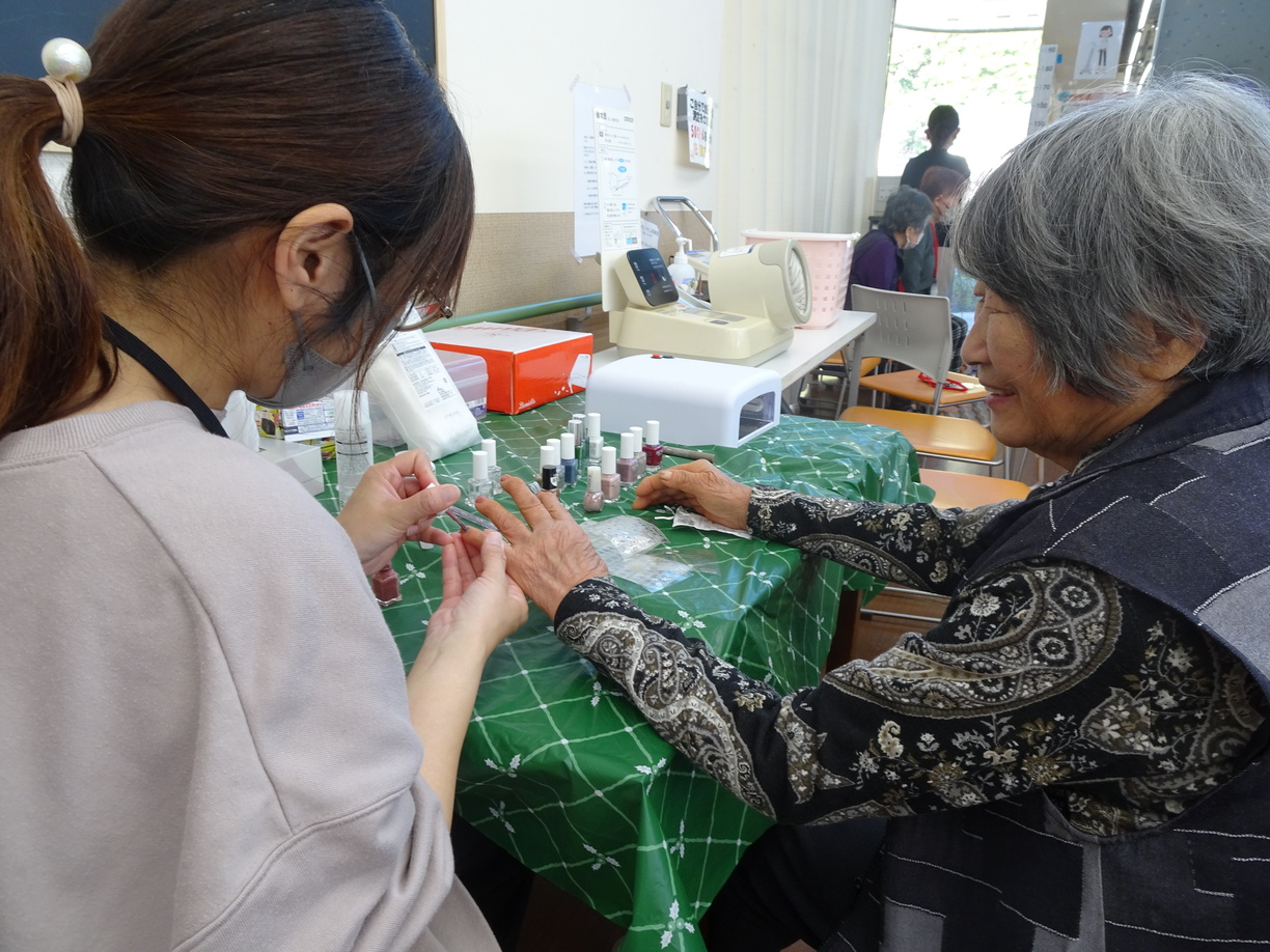 おしゃれなネイルに気分が上がる！