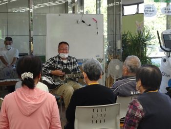 みんなで声を出して歌うと楽しい♪